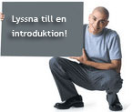 Man sittandes p&aring; huk med en skylt